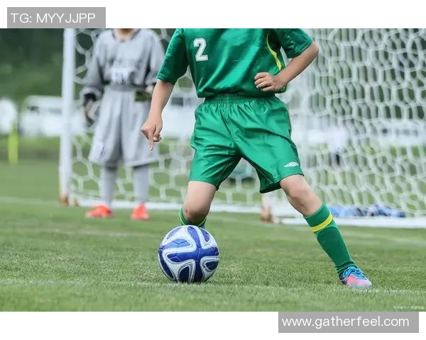 40号足球巨星单挑技巧揭秘 谁能突破防守称霸绿茵场