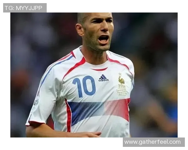 全球足球三大球星排名盘点及各自巅峰表现分析 全球足球三大球星排名盘点及各自巅峰表现分析