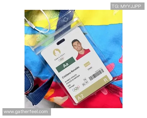 欧洲杯C罗签名足球卡片开包揭晓珍稀限量版球星宝藏