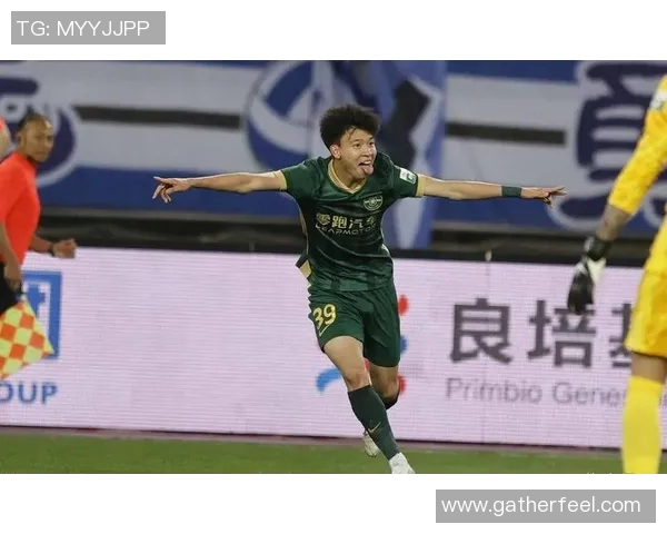 18岁足球天才球星崭露头角 引领未来足坛新潮流 18岁足球天才球星崭露头角 引领未来足坛新潮流