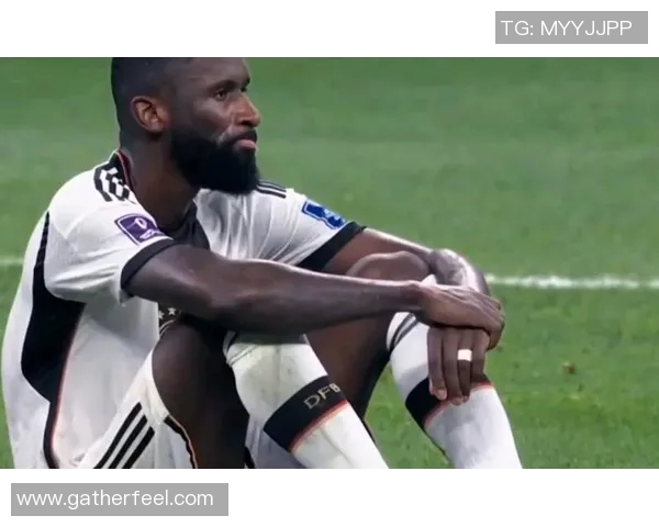 卡塔尔足球赛中备受瞩目的顶级球星及其精彩表现分析